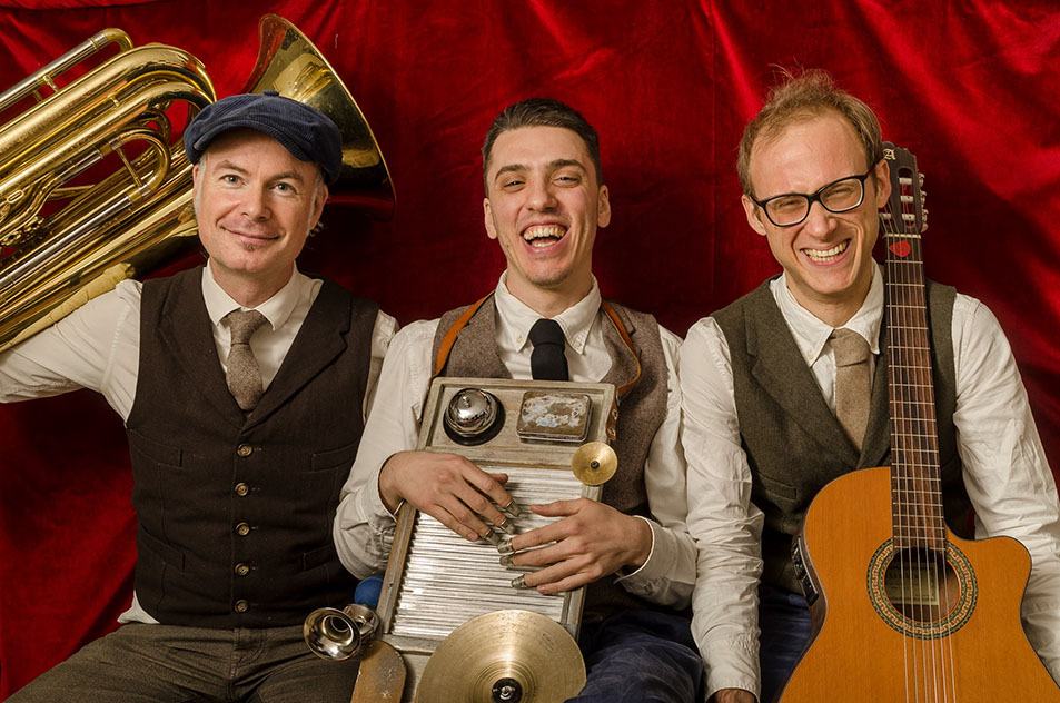 Swing Folk Trio